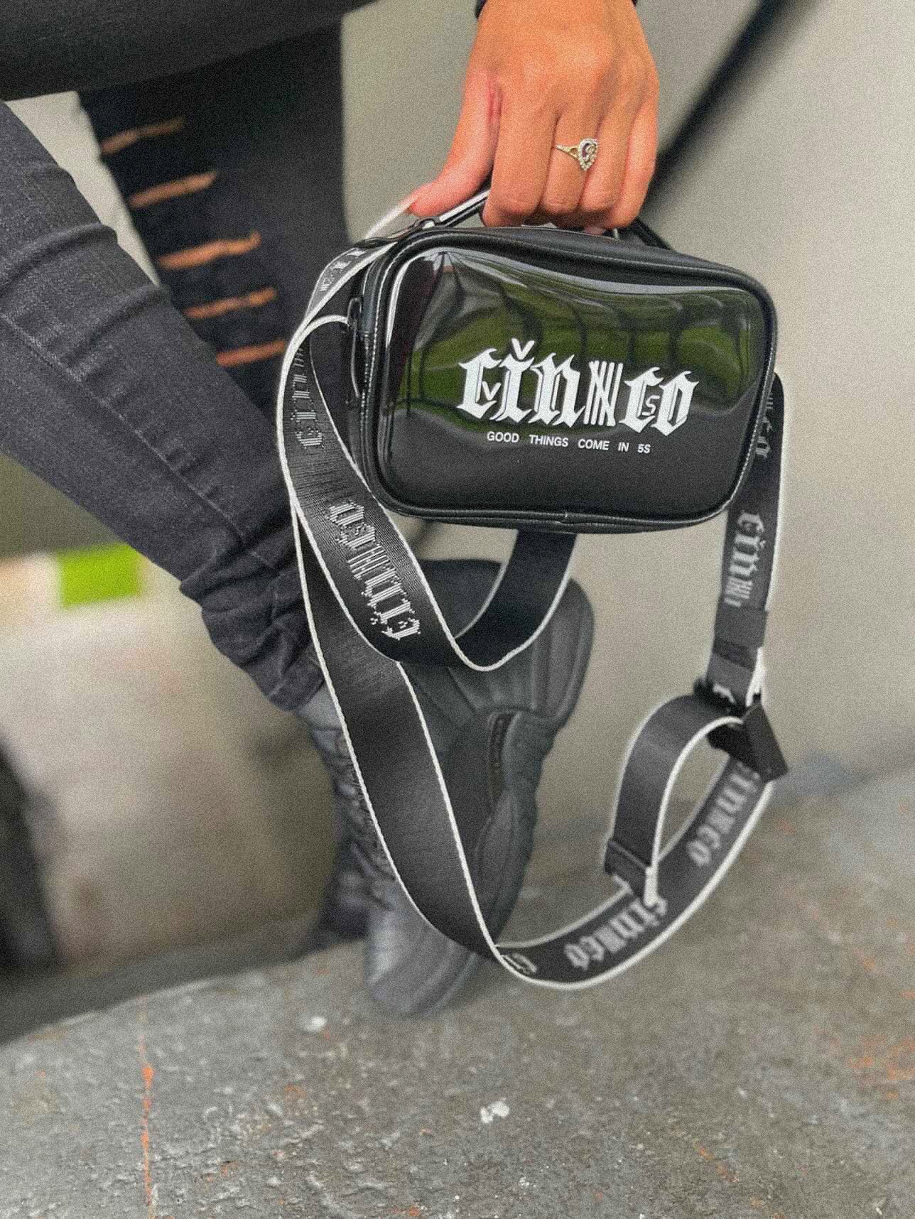 UNISEX CINCO SHOULDER BAG